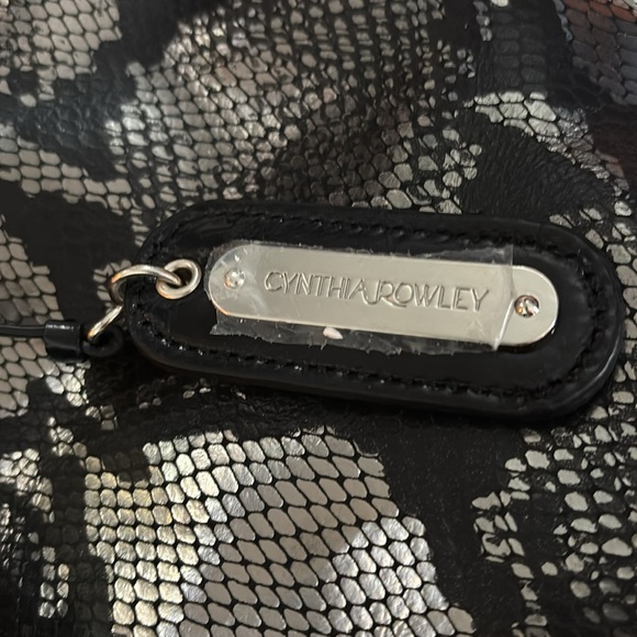 Cynthia Rowley Animal Print Tote with Chic Chain and Leather Combo Handles - Picture 4 of 6